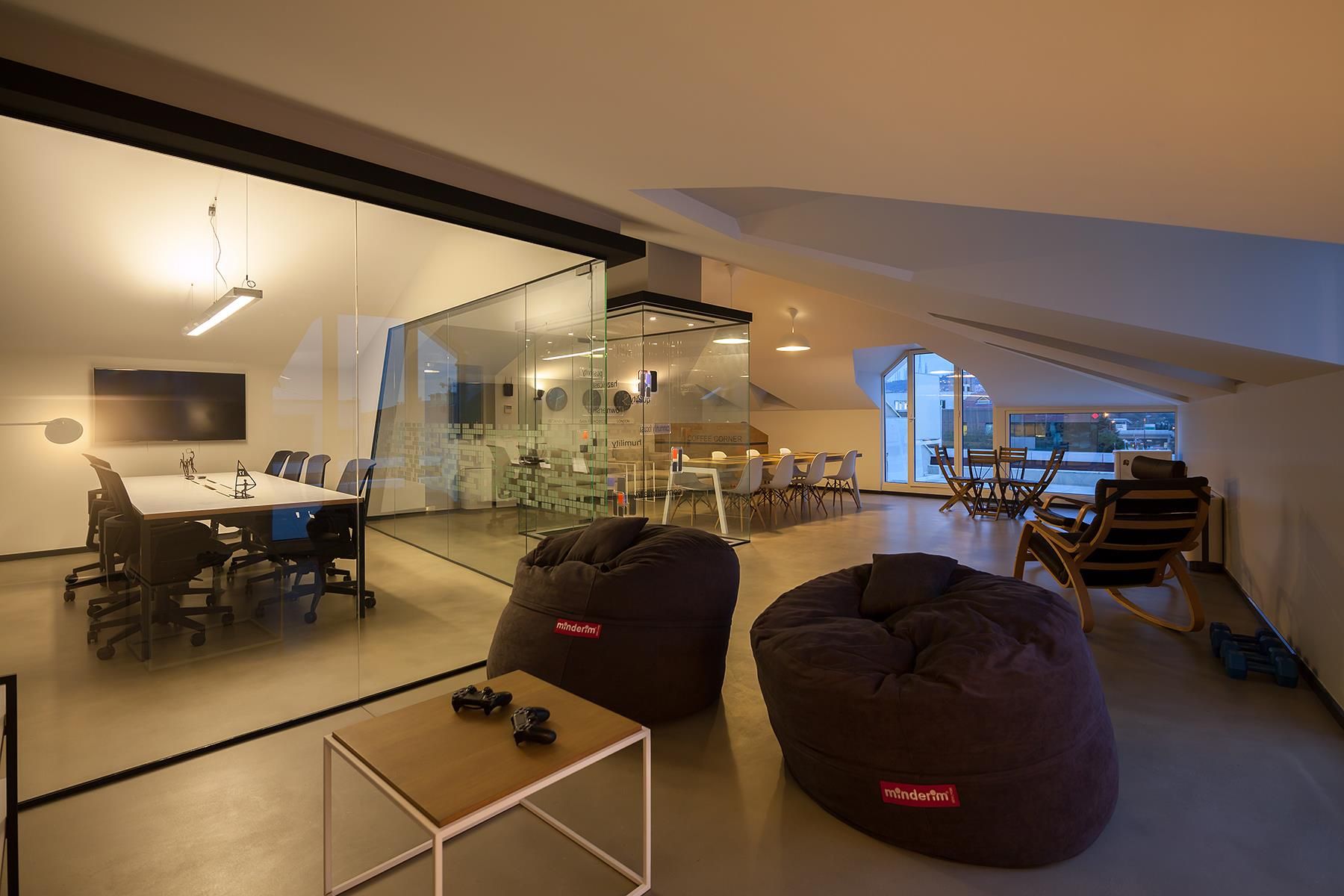 (ZYH).Hazelcast gallery image 12