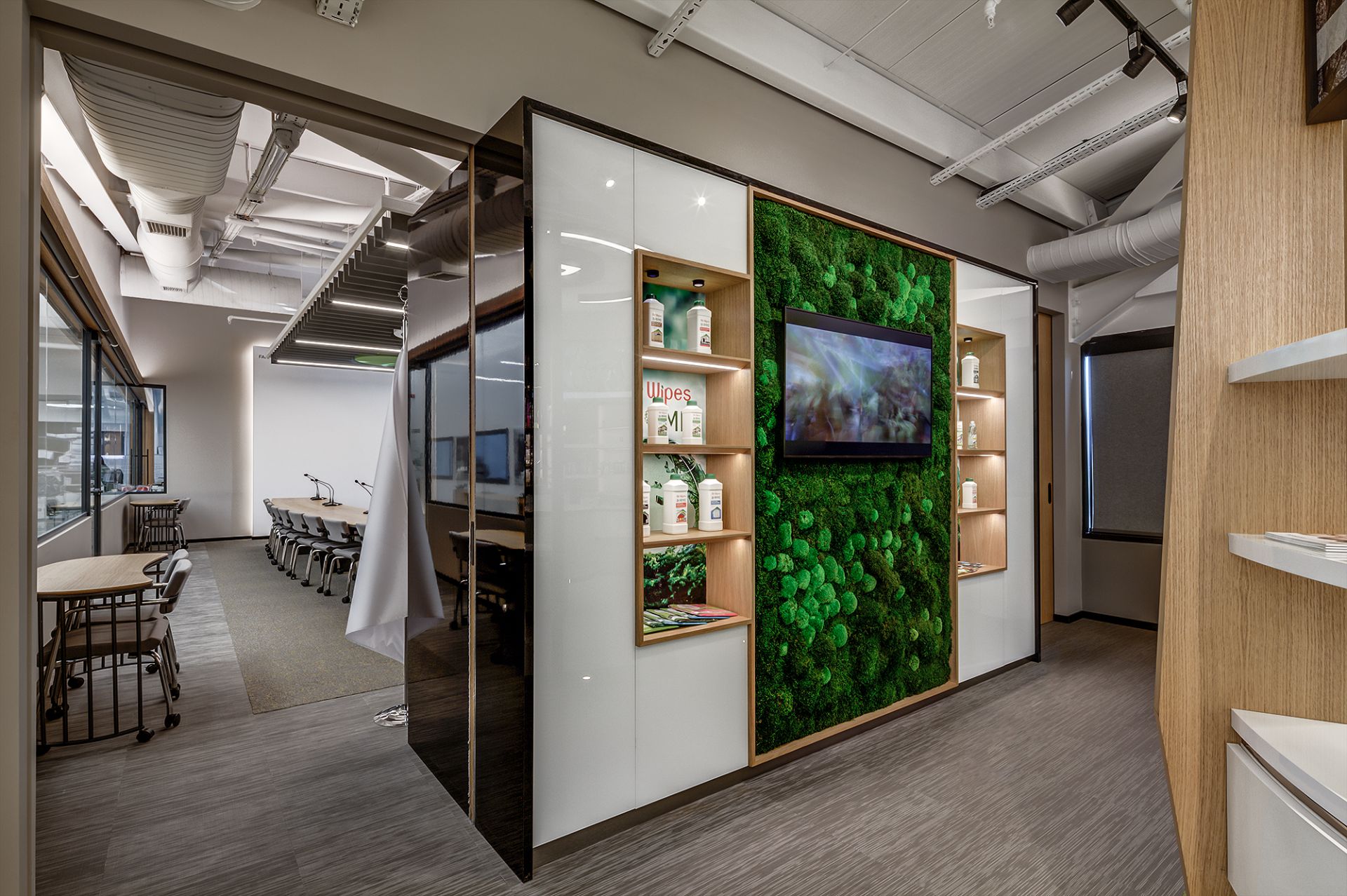 2019-Farmasi gallery image 8